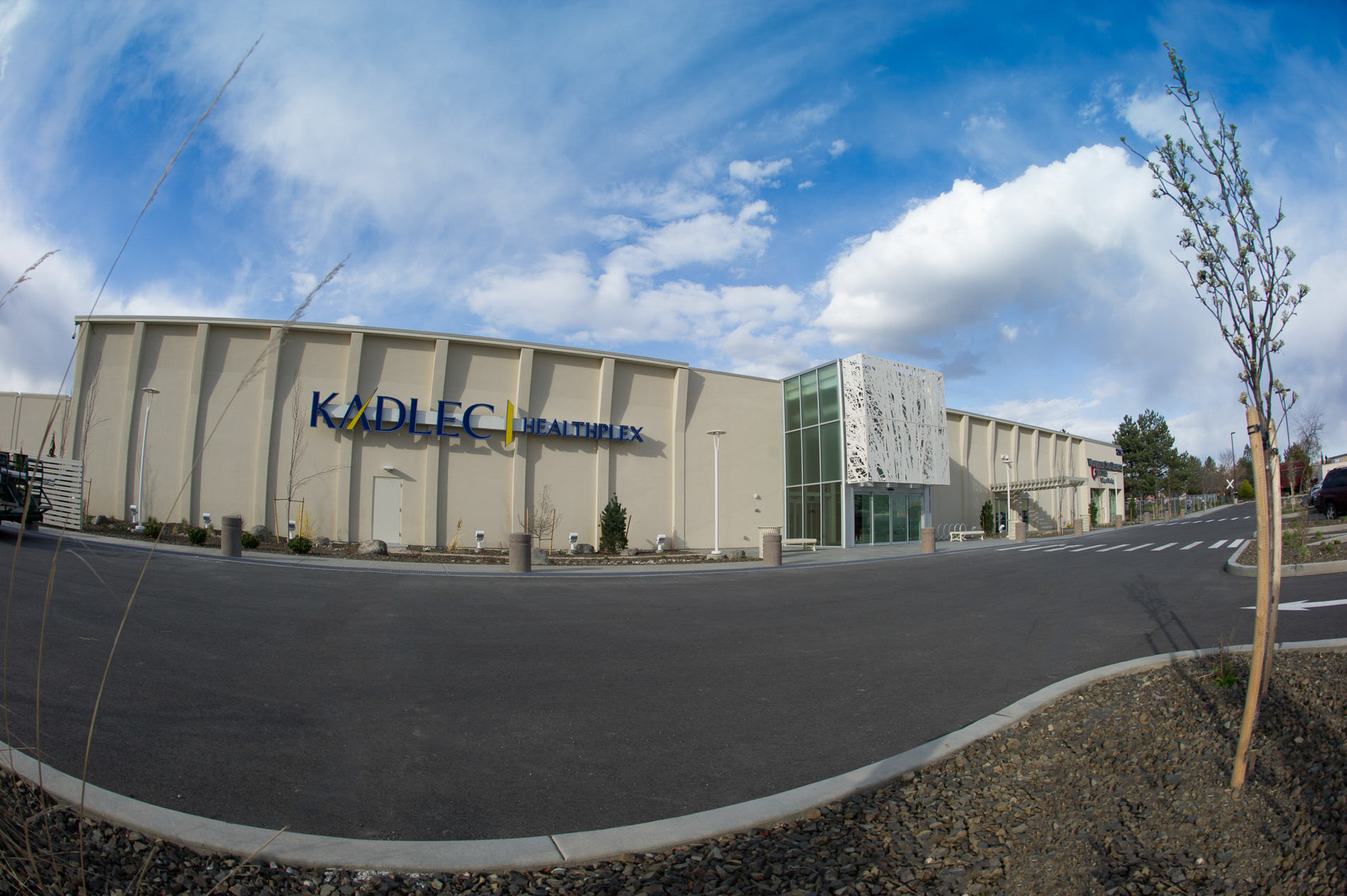 Exterior of Kadlec Healthplex